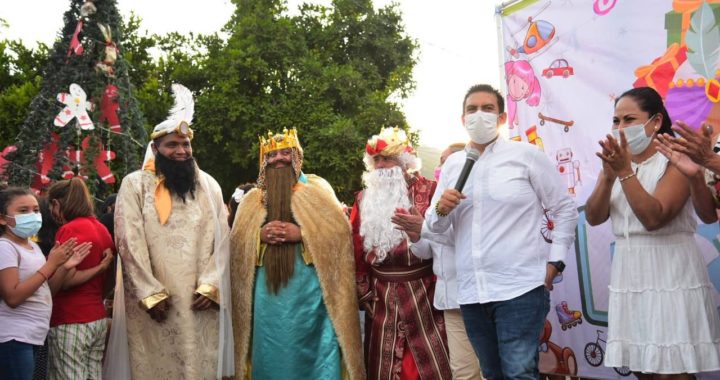 Gobierno de Zihuatanejo arranca con la  caravana Llegaron los Reyes