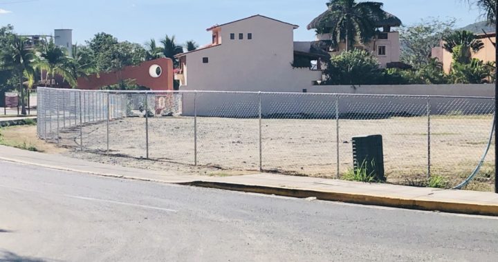 FUERA AUTOBUSES TURÍSTICOS DE PLAYA LA ROPA; A PARTIR DE ESTE MARTES QUEDO CERRADO EL PARADERO QUE USABAN