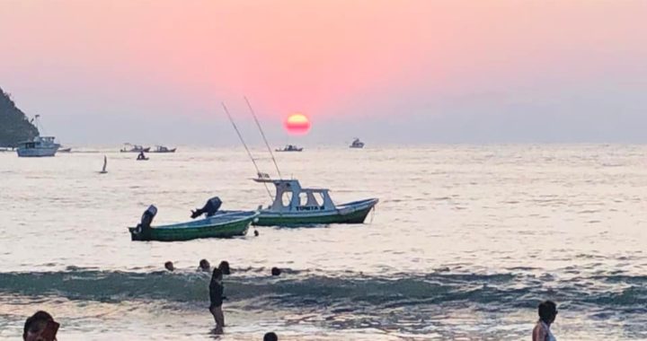 REFORMA resalta publicación de Zihuatanejo en el New York Times. Quinto destino turístico mas atractivo mundial y unico de México