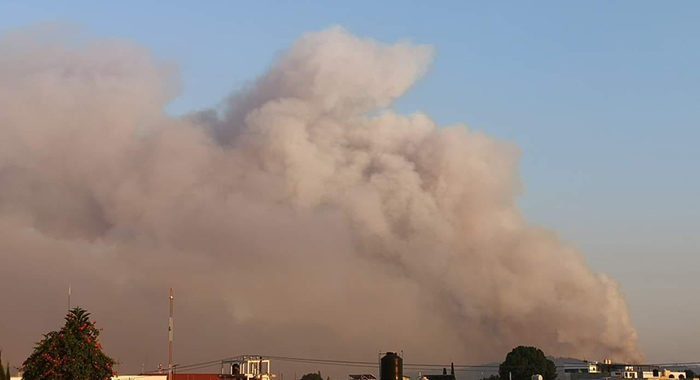 Padece Uruapan el peor incendio forestal en décadas; crimen organizado estaría detrás de la emergencia