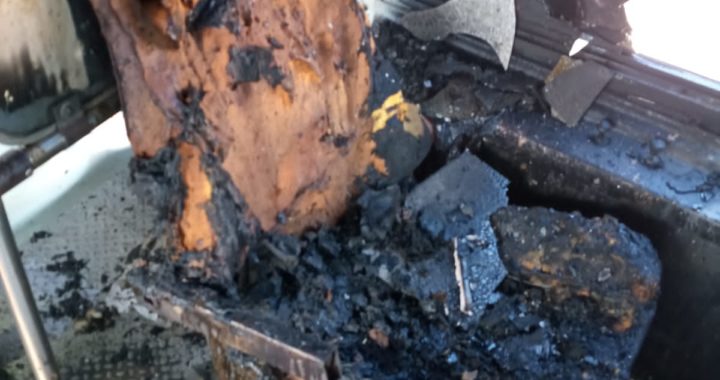 QUEMAN CAMIONES DE TRANSPORTE PÚBLICO EN URUAPAN