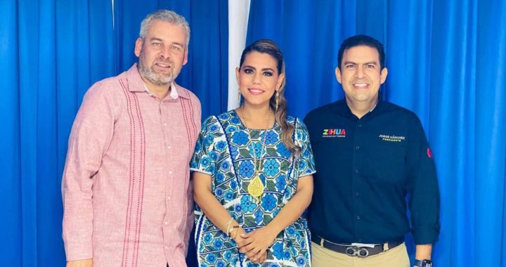 Acompaña presidente Jorge Sánchez a gobernadora, Evelyn Salgado a firma de convenio.