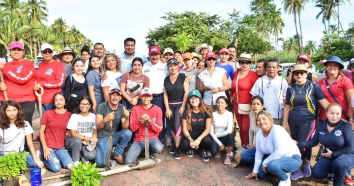 Autoridades Reforestan Boulevard Costero