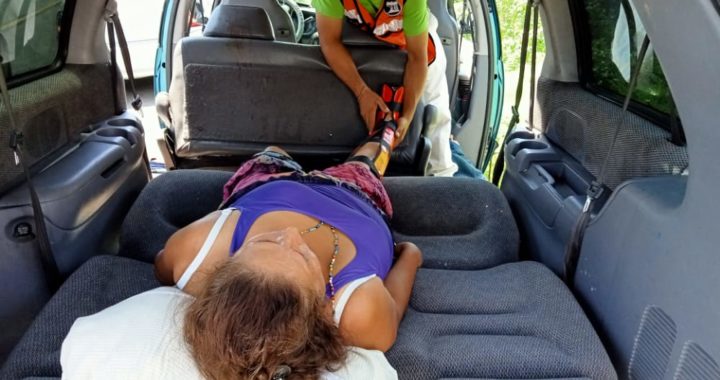 Cuatro turistas lesionados deja accidente carretero en el municipio de Tecpan