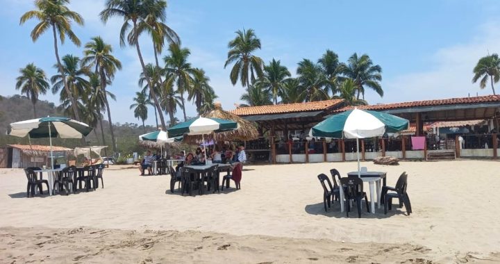 Nacionales y extranjeros llegan a destinos de playa de La Unión