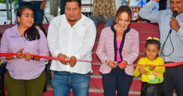 Alcaldesa Itze Camacho, Devela Letras Turísticas en La Mira