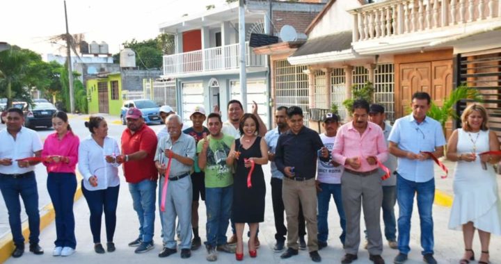 Itzé Camacho Inauguró Pavimentación en Col. Río Balsas