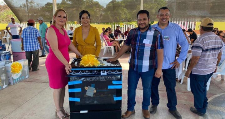 Gobierno Municipal de La Unión festeja a los maestros del municipio
