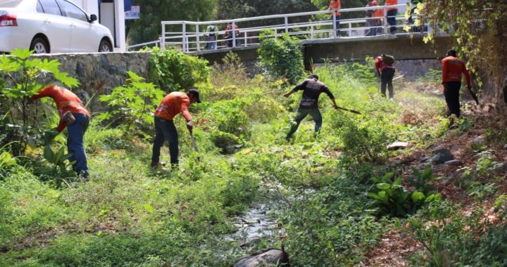 Servicios Públicos trabaja en limpieza de canales para prevenir problemas por lluvias