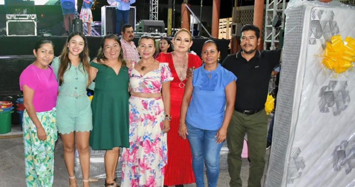 Gobierno de La Unión celebra en grande a las madres de Petacalco