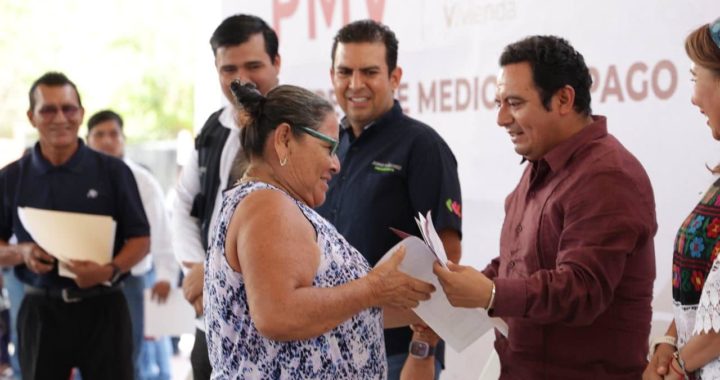 Presidente Jorge Sánchez Allec participa en entrega de apoyos federales para mejora de vivienda