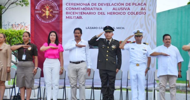 Develan placa conmemorativa del Bicentenario del Heroico Colegio Militar