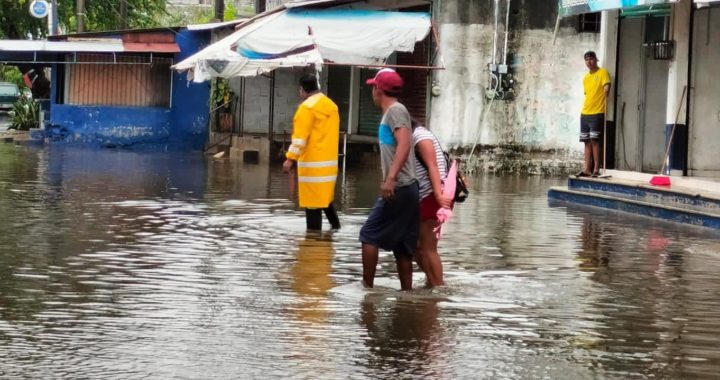 Intensas lluvias y tormenta eléctrica provocan inundaciones en Zihuatanejo y la Costa Grande de Guerrero