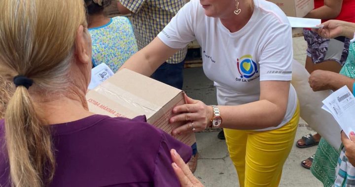 DIF Municipal entrega paquetes alimentarios en La Unión