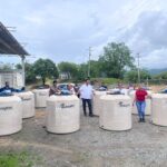 Entregan tinacos subsidiados a familias unionenses con apoyo de la Congregación Mariana Trinitaria