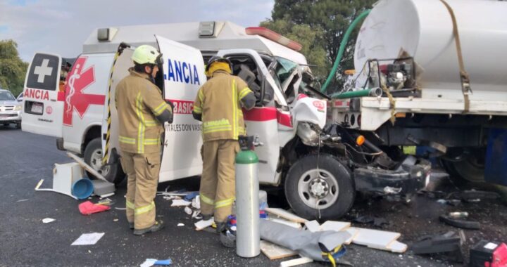 Dos Muertos y dos Heridos en La carretera Morelia-Pátzcuaro tras choque de una Ambulancia Contra Pipa De Agua