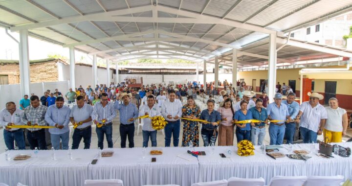 Alcalde José Francisco Suazo inaugura rehabilitación de la Asociación Ganadera Municipal en La Unión
