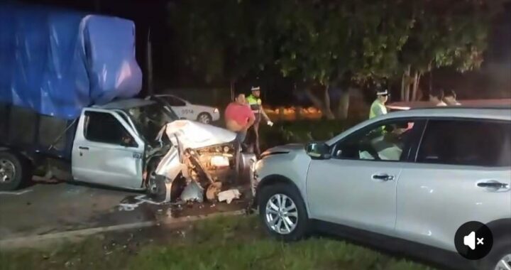 Choque frontal en la carretera Lázaro Cárdenas–Zihuatanejo moviliza a cuerpos de auxilio; no hay lesionados
